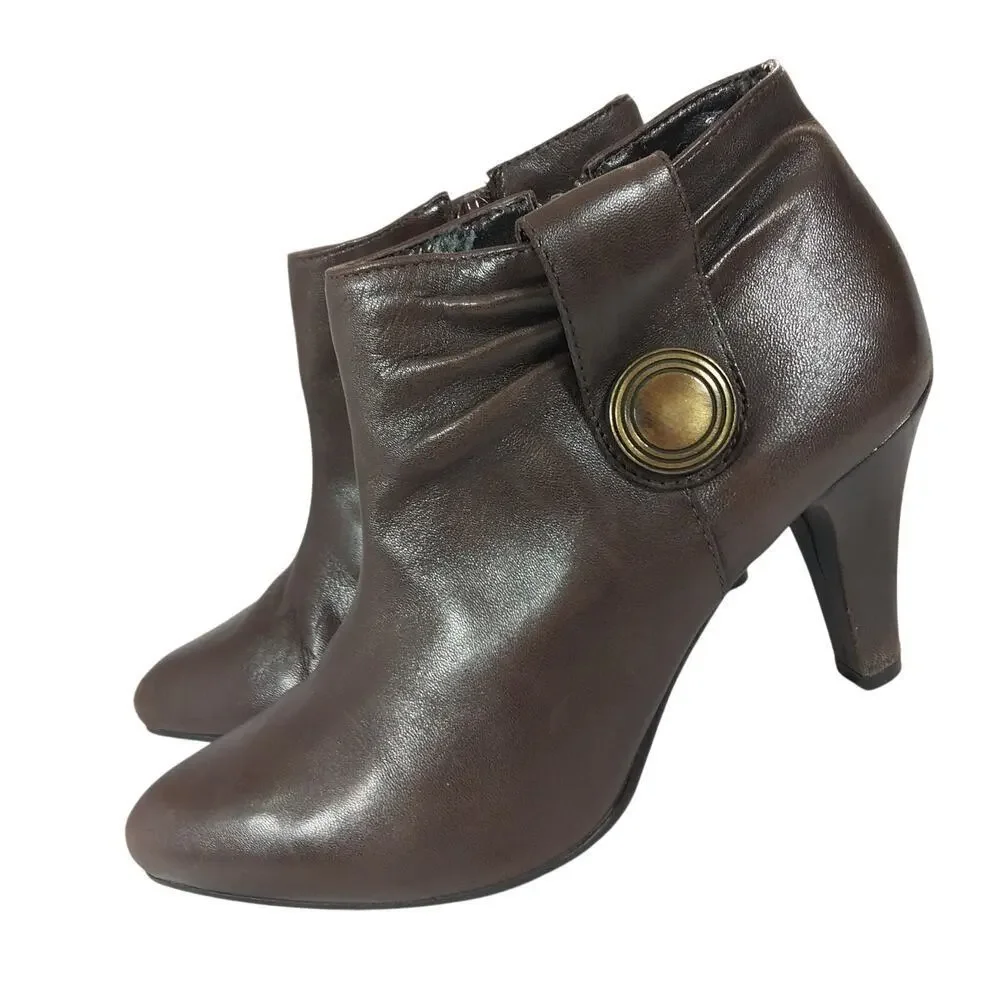MICHELLE D.! EDPRESSO BROWN GENUINE LEATHER PLEAT/BUTTON DETAIL BOOTS! SZ 7M